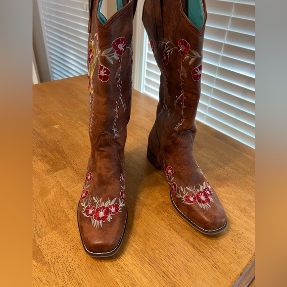 Decorative boots - Picture 2 of 4